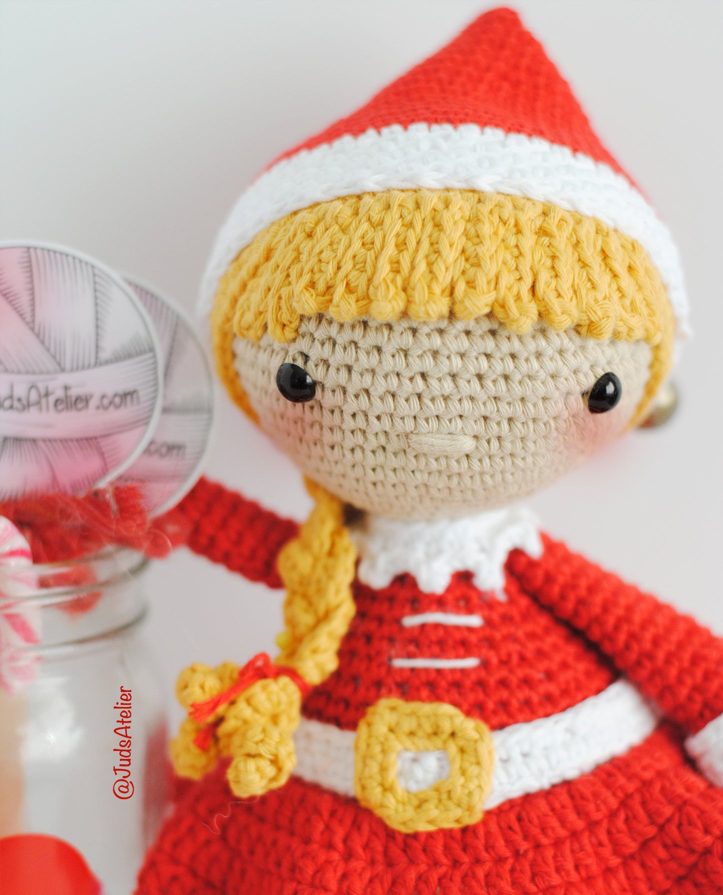 Patrón amigurumi - MAGGIE la ayudante de Papá Noel