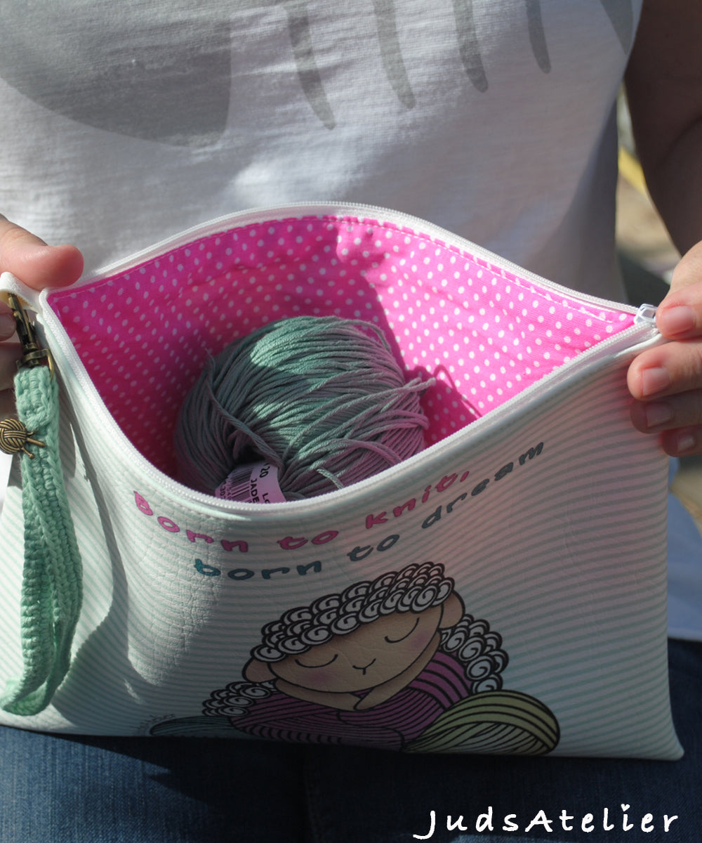 Porta todo de polipiel modelo BASIC con estampado ovejita