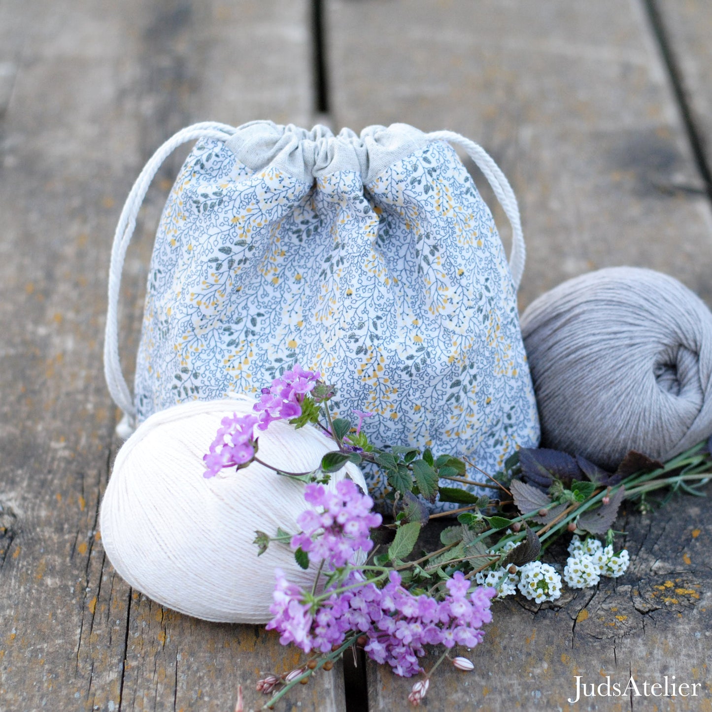 Bolsa de labores modelo ENSUEÑO con estampado floral en tonos ocres