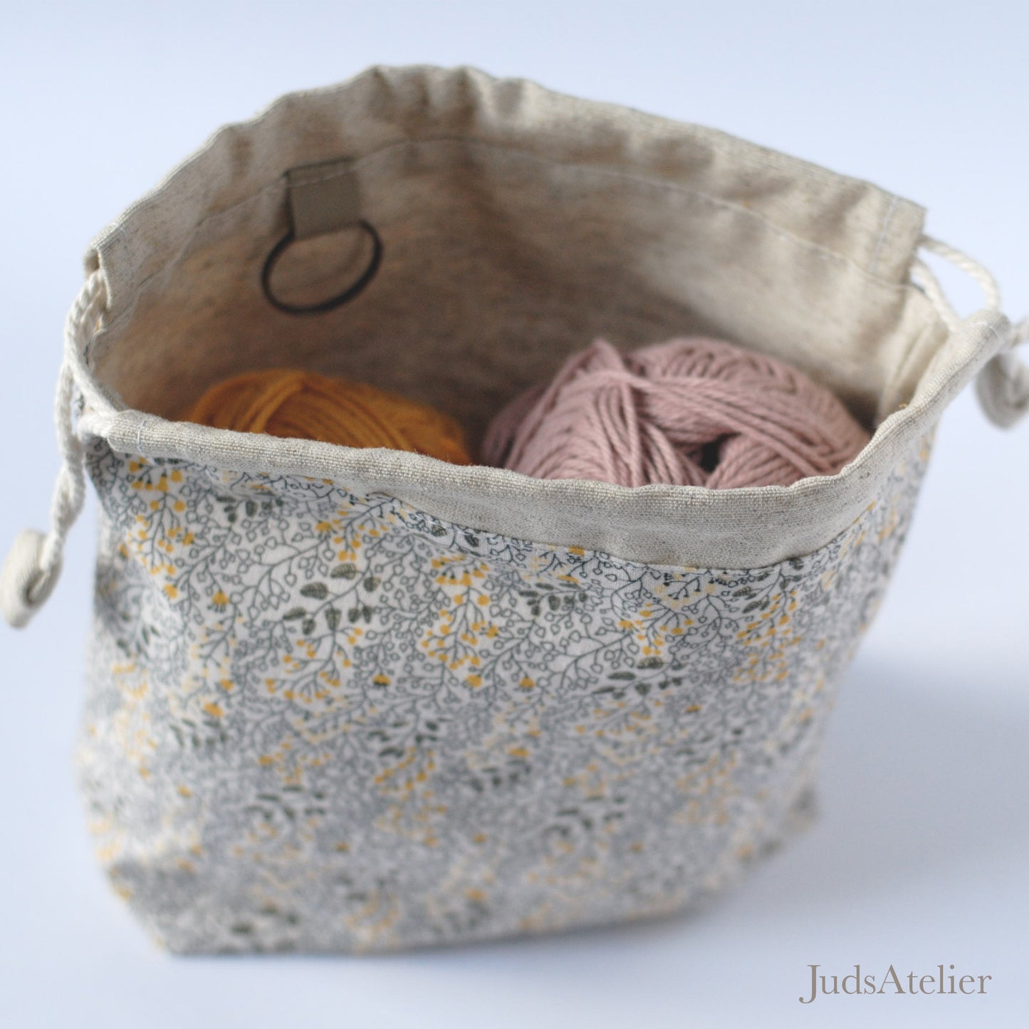 Bolsa de labores modelo ENSUEÑO con estampado floral en tonos ocres