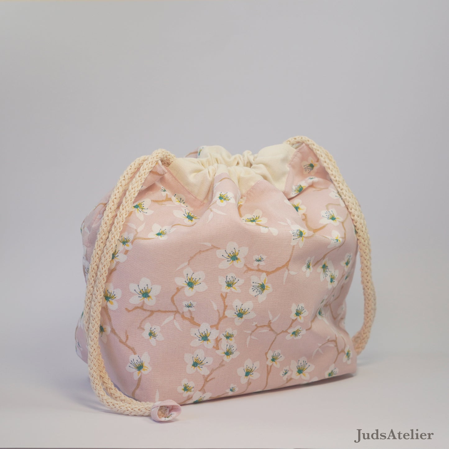 Bolsa de labores modelo ENSUEÑO con estampado flores de almendro