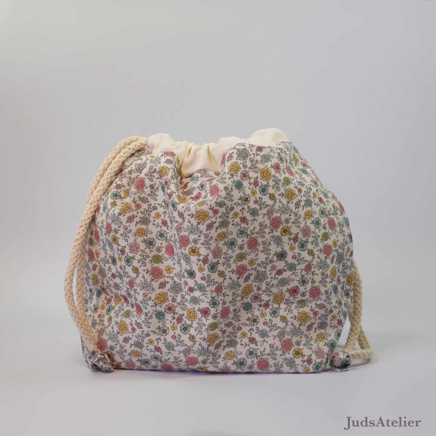 Bolsa de labores modelo ENSUEÑO con estampado floral multicolor