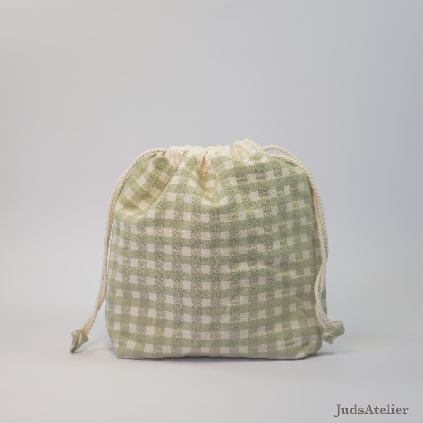 Bolsa de labores modelo ENSUEÑO en tela vichy verde empolvado