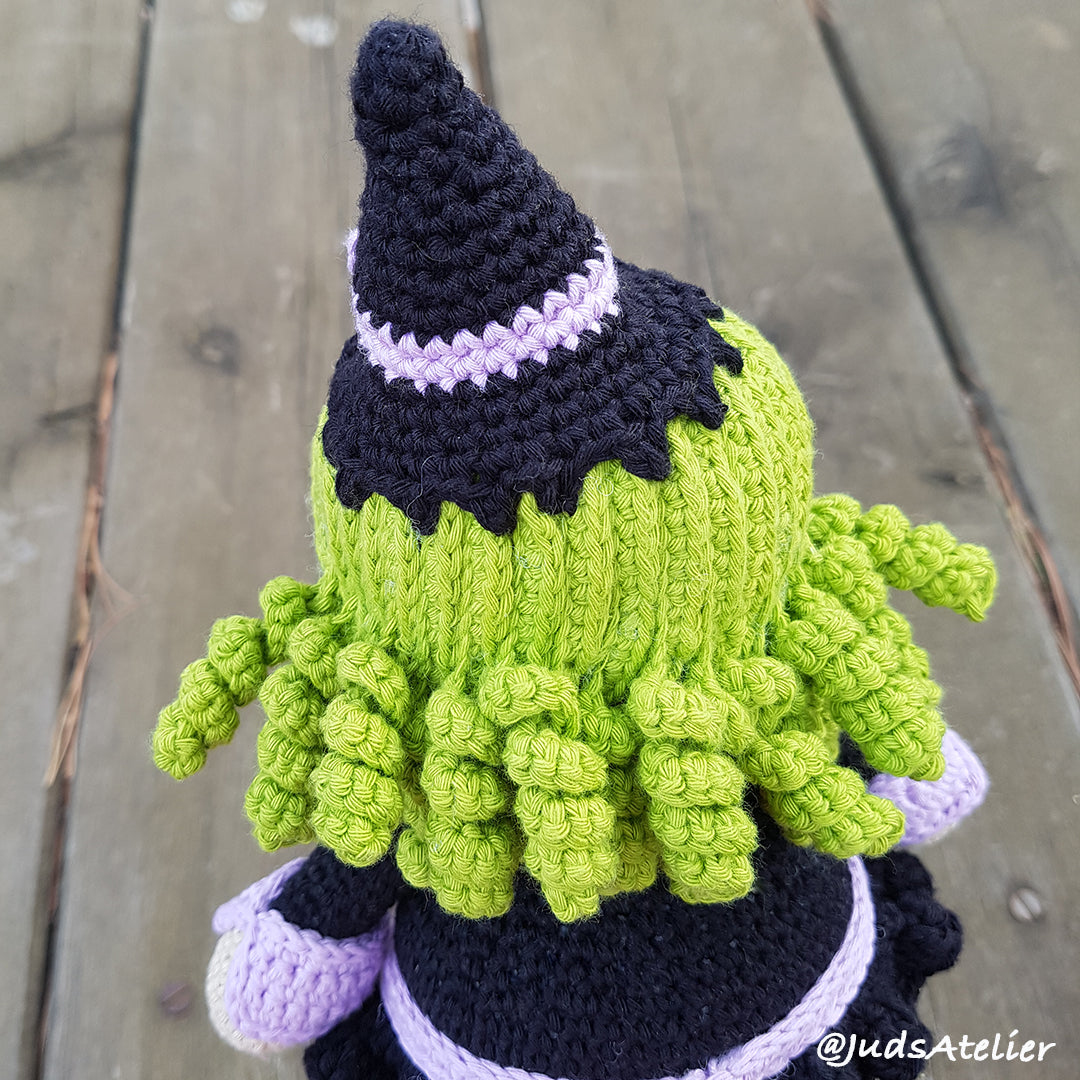 Patrón amigurumi - NORA la brujita