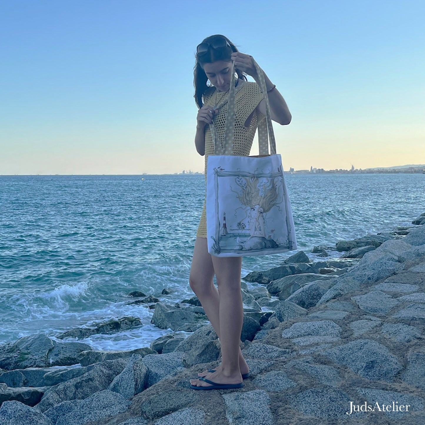 Bolsa Tote de gran capacidad con ilustración de sirena – Hecha a mano y única