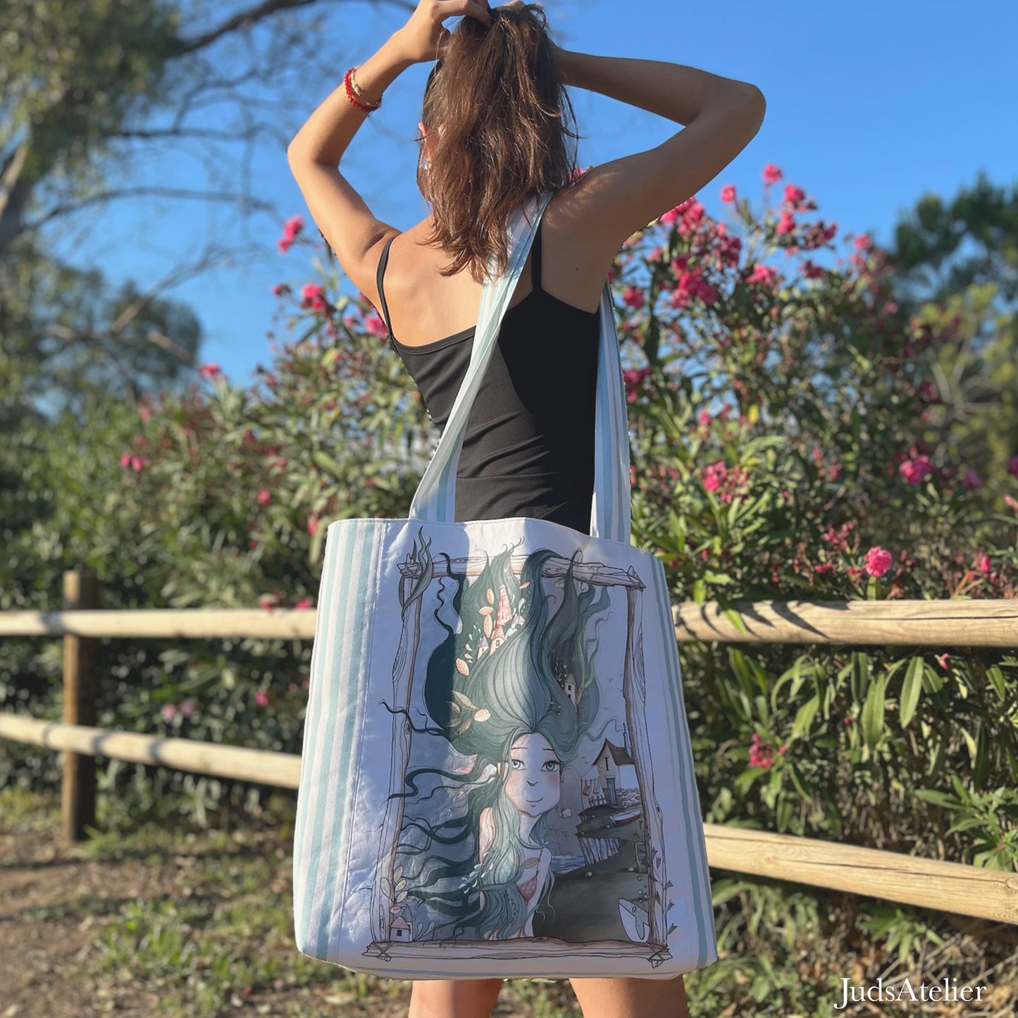 Bolsa Tote de gran capacidad con ilustración de sirena – Hecha a mano y única