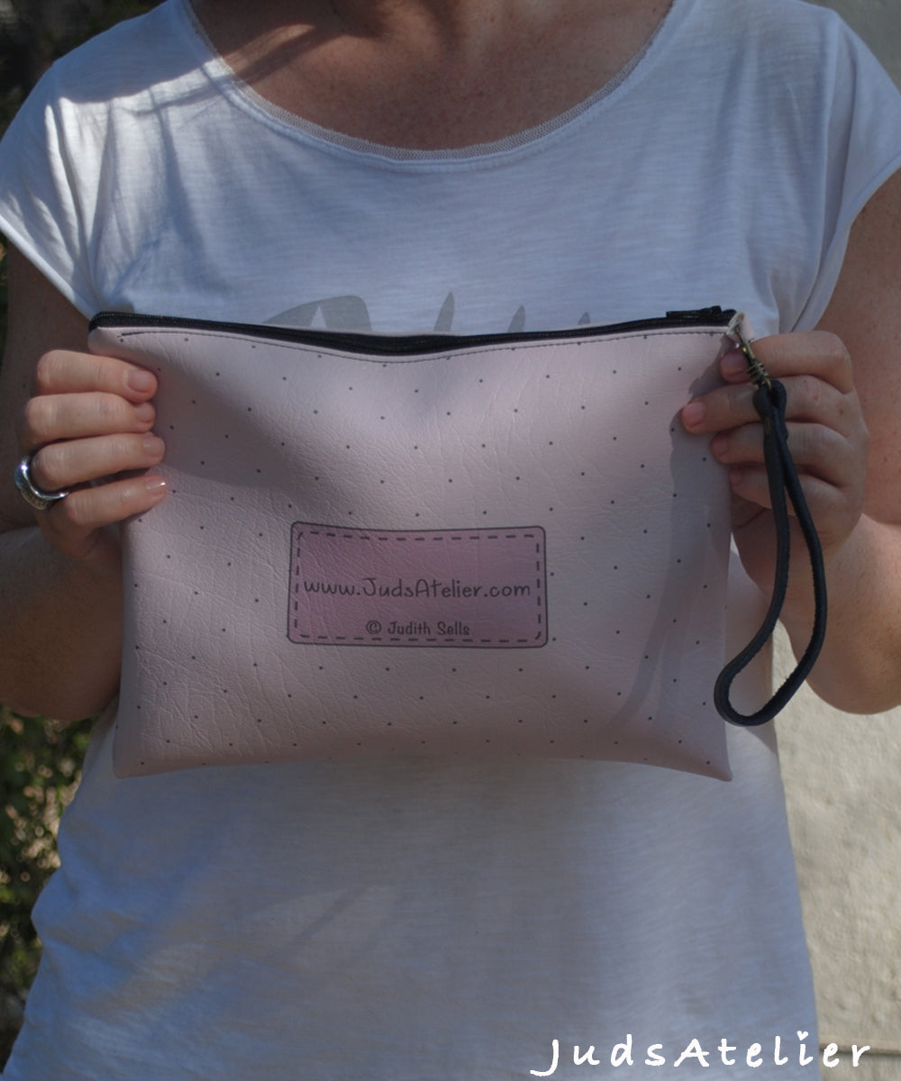 Porta todo de polipiel modelo BASIC con estampado Keep calm & Crochet on