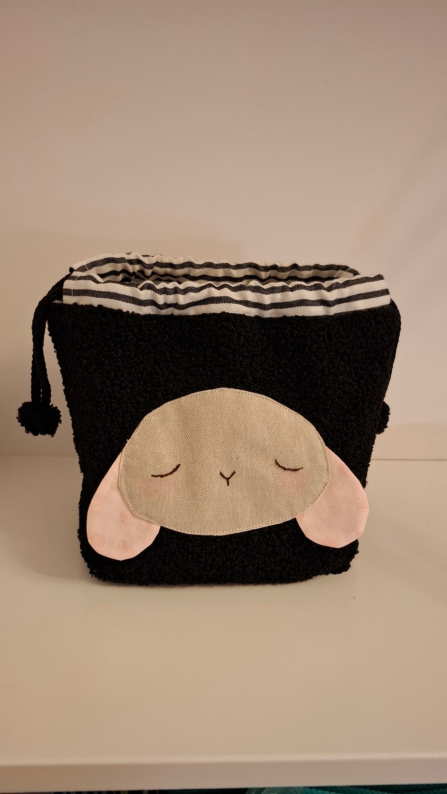 Bolsa de labores modelo PATCHWORK con diseño especial de oveja