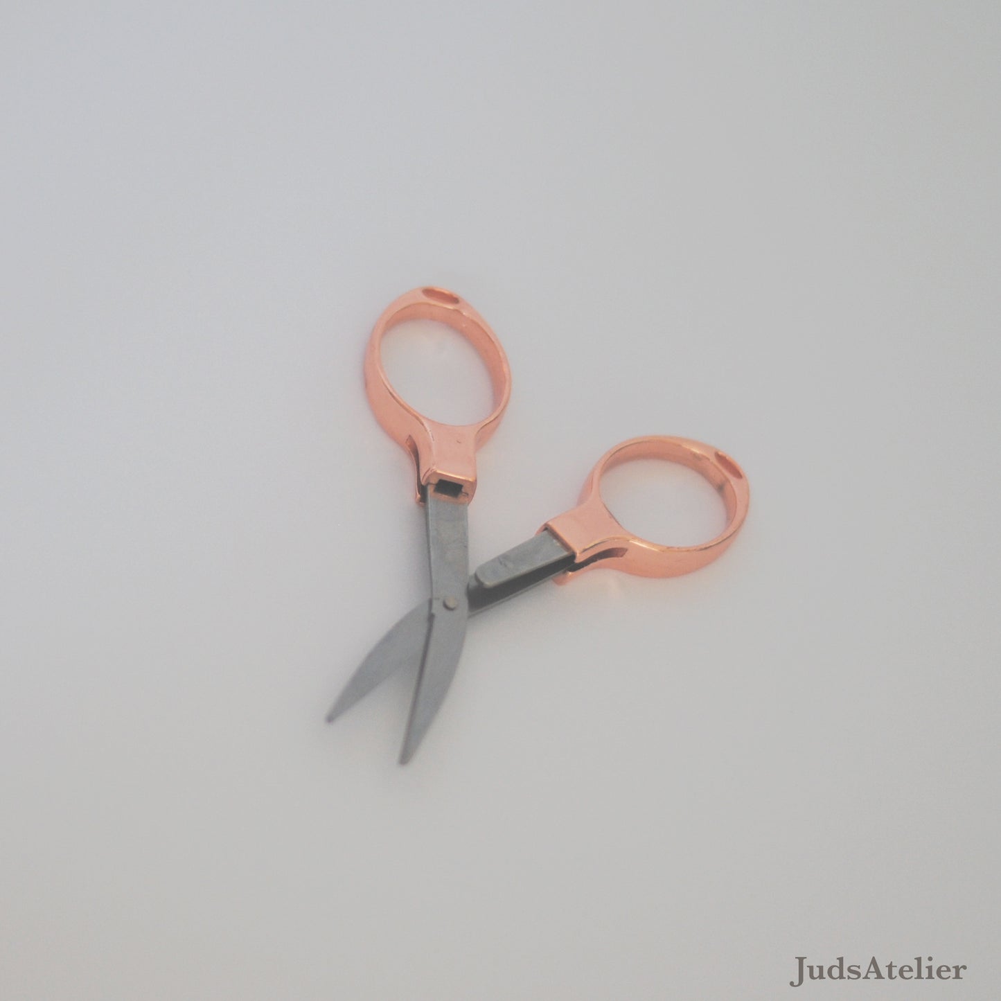 Tijeras plegables en oro rosa