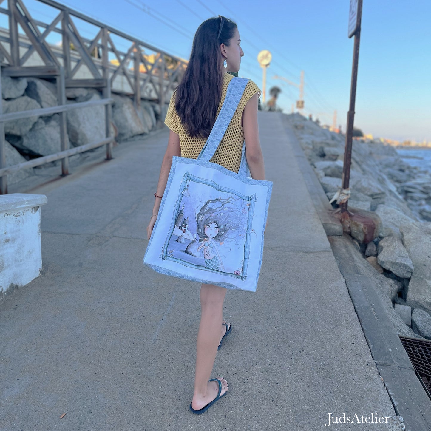 Bolsa Tote de gran capacidad con ilustración de sirena – Hecha a mano y única